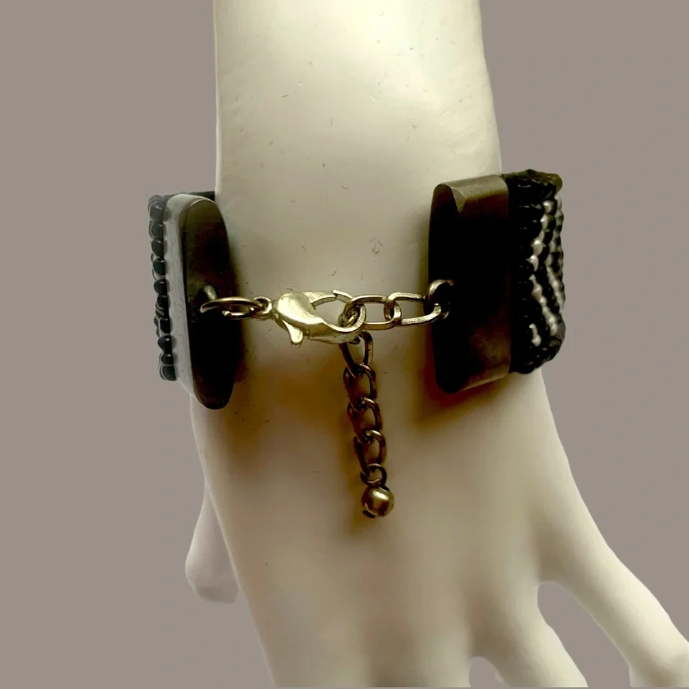 Black and White Beaded Bracelet. Handcrafted NWOT